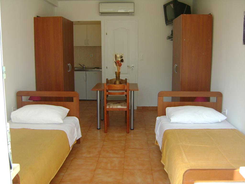Apartment For Holidays In Póla Szoba fotó