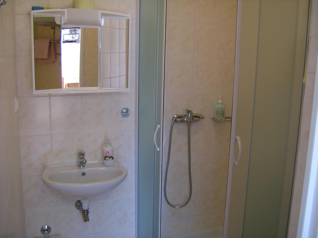 Apartment For Holidays In Póla Szoba fotó
