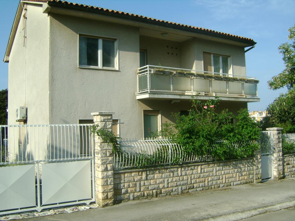 Apartment For Holidays In Póla Kültér fotó