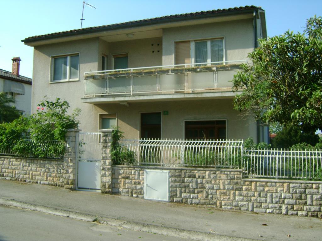 Apartment For Holidays In Póla Szoba fotó