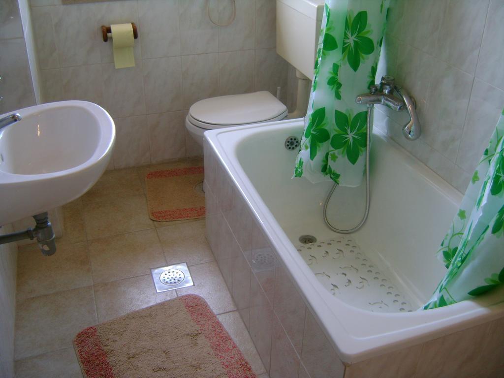 Apartment For Holidays In Póla Szoba fotó